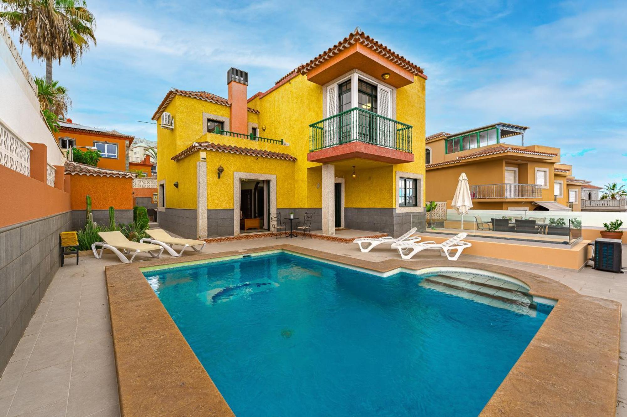 Holiday home - 3 Bedroom House With Pool