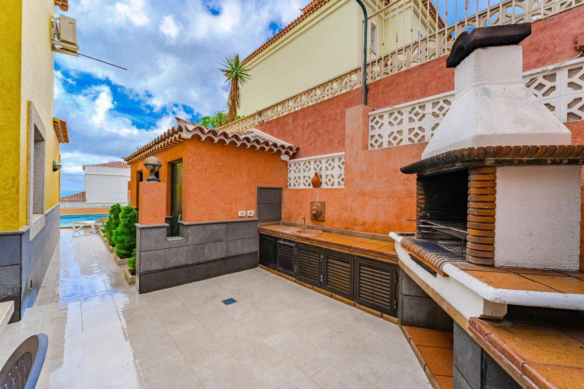 - 3 Bedroom House With Pool Ferienhaus *
